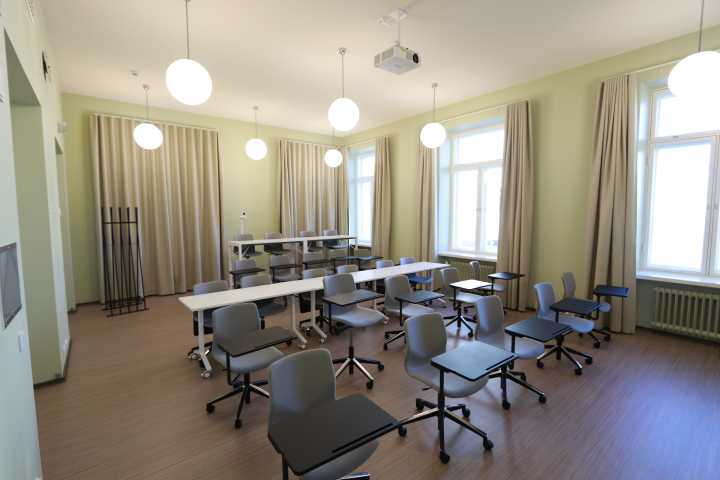 Picture of the back of the room U3031