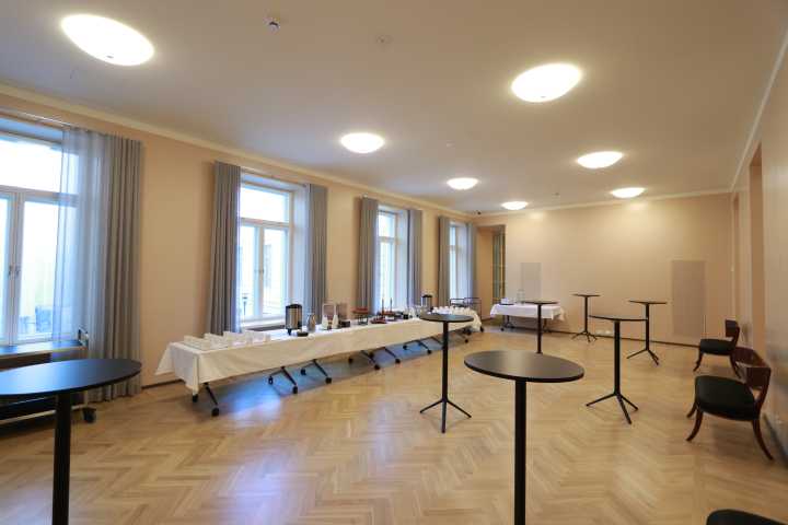 Northern side foyer picture 1