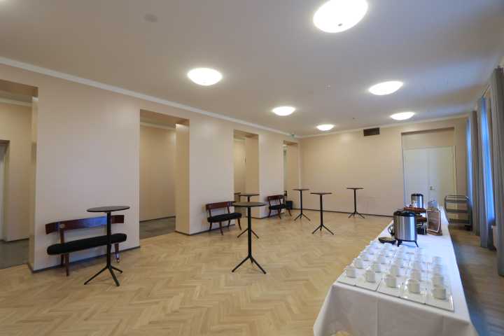 Northern side foyer picture 2