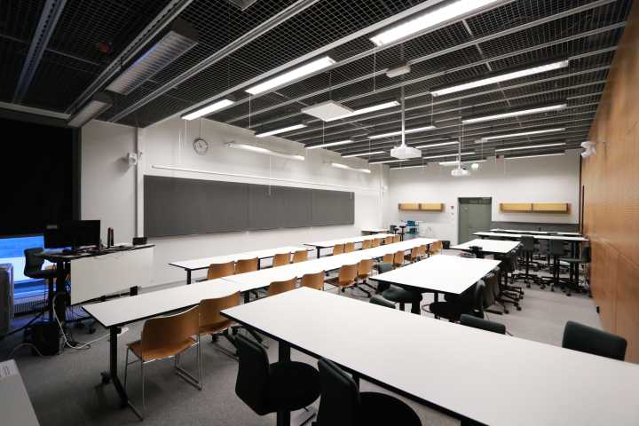 Picture of the front of the room E207