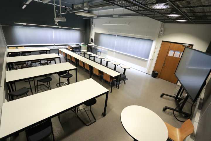 Picture of the back of the room B121