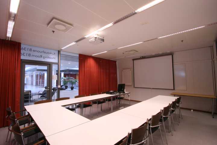 Picture of the back of the seminar room B136a