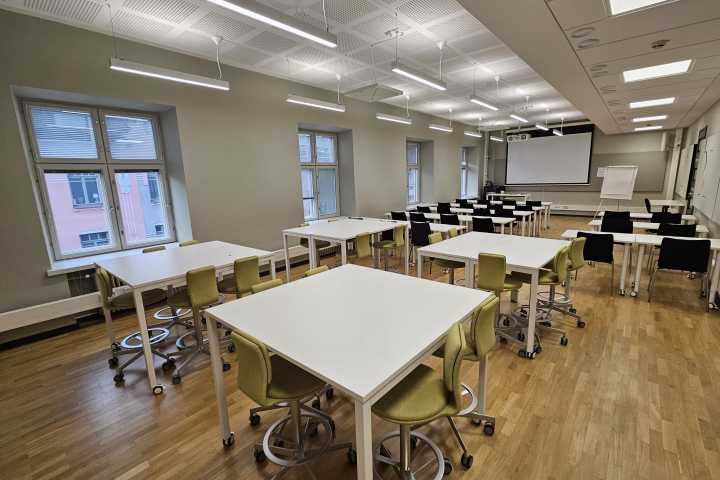 Picture of the back of the room 348