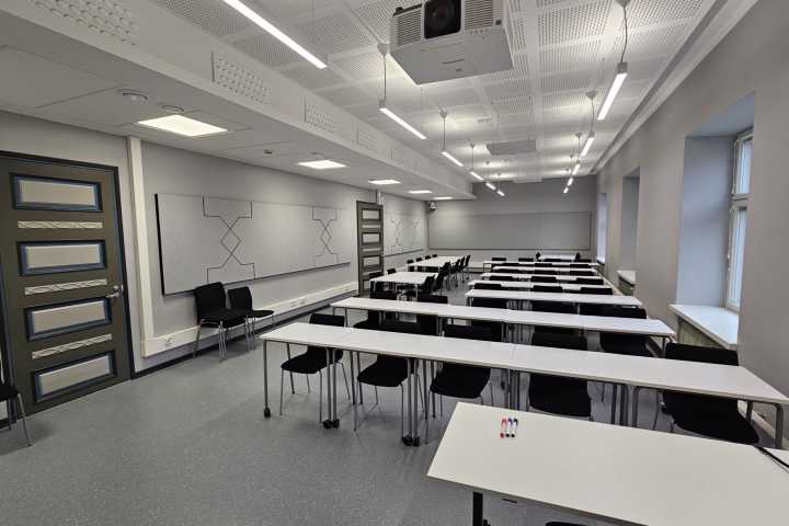 Picture of the front of the room 354