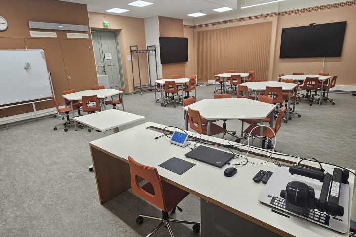 Picture of the front of the seminar room 105