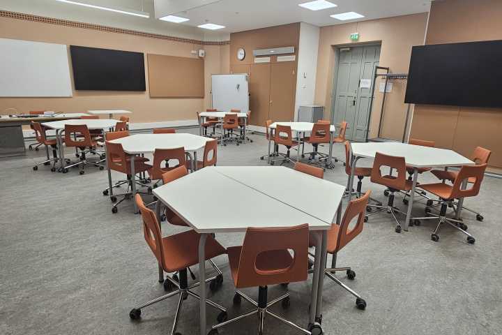 Picture of the back of the seminar room 105