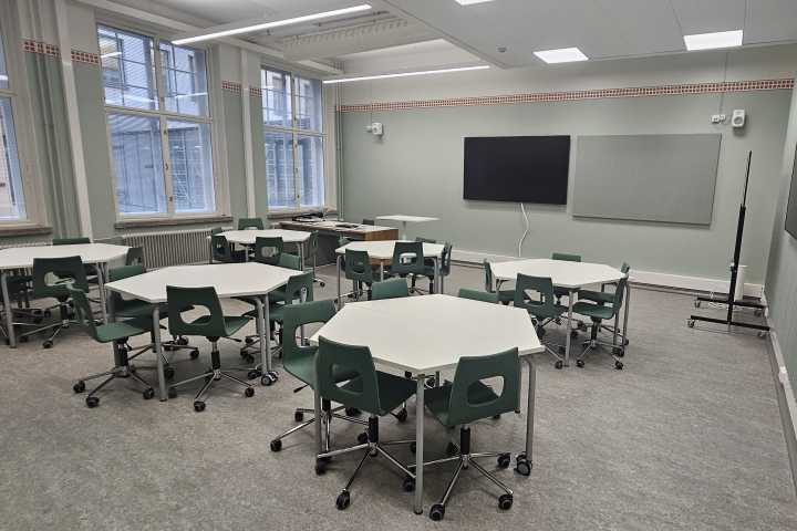 Picture of the back of the seminar room 106