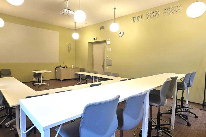 Picture of the back of the room U3041