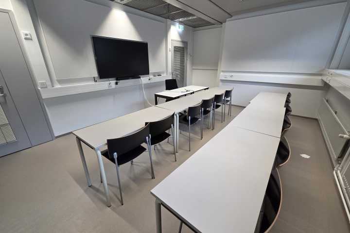 Picture of the back of the room A2093