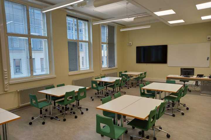 Sali 319 takaa etuosaan päin