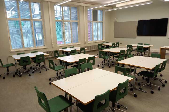 Picture of the back of the seminar room 405